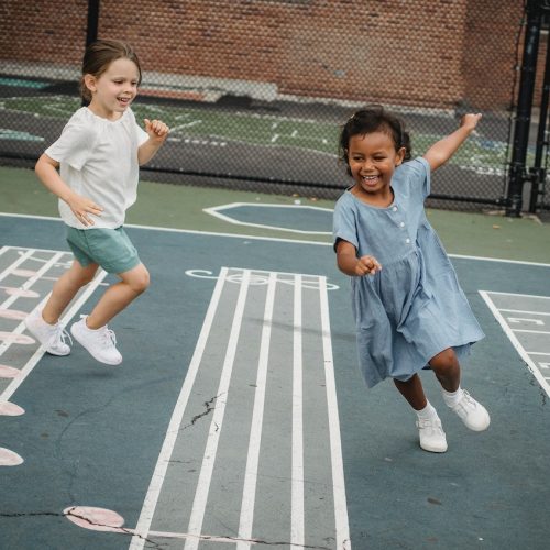 niñas jugando
