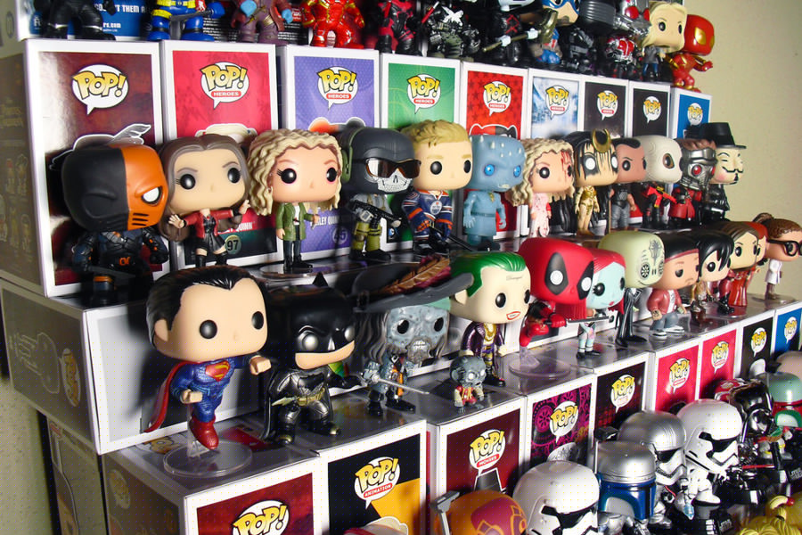 repisa de funkos