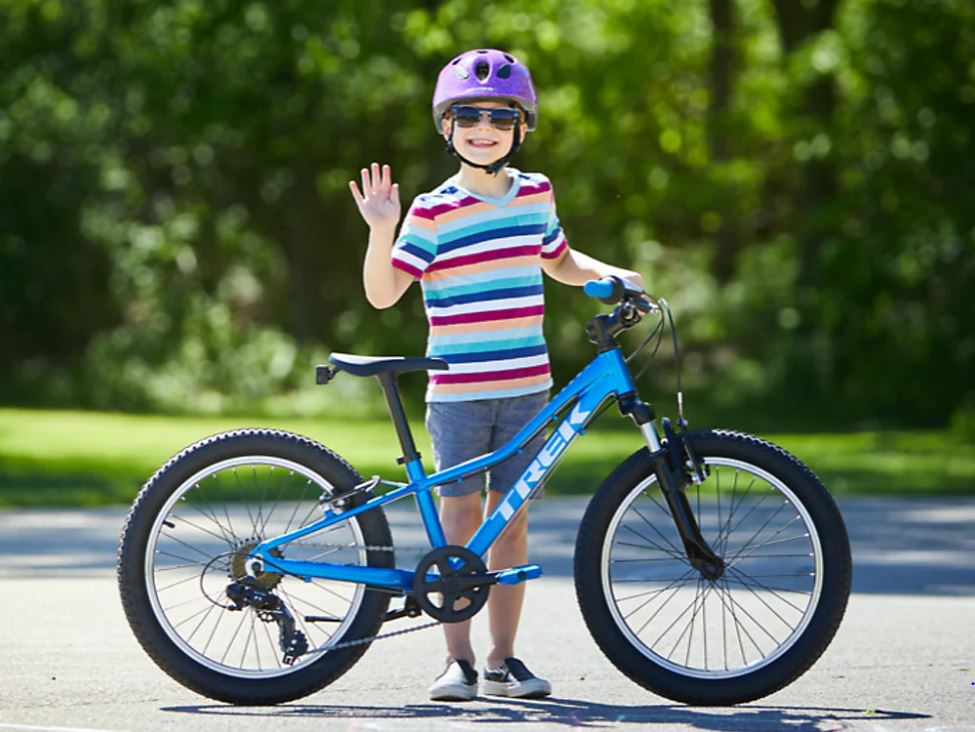 niño en bicicleta